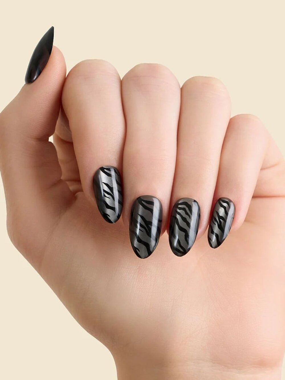 Kleo Kolor City Stripes Press-On Gel Nails Long Almond Gray Black Zebra NIB